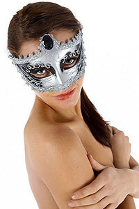Benátská maska přes oči stříbrná s drahokamem