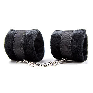 INTOYOU Handcuffs Long Fur (Black)